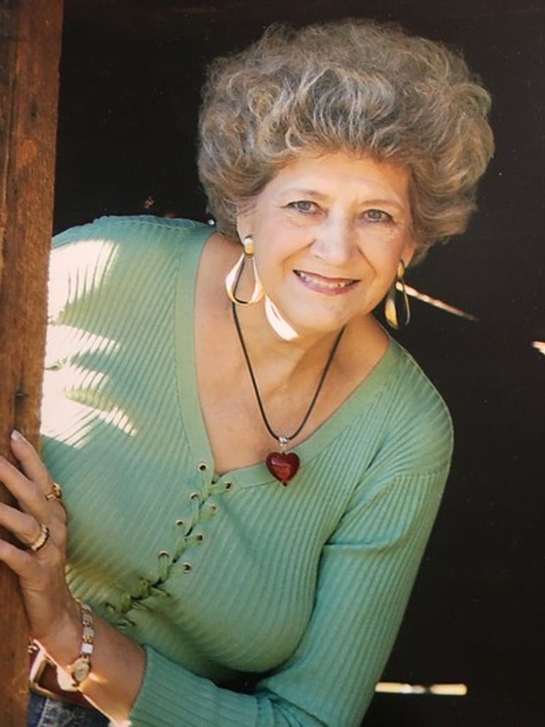 Johanna Chryssoverges Profile Photo