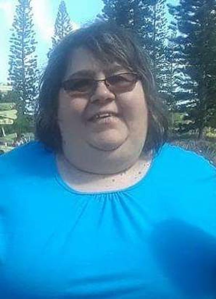 Christine "Chris" (Paxton)  Hench
