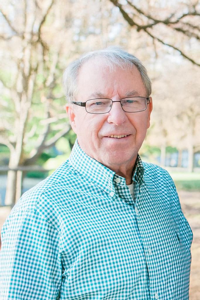 Donald Edward Lee Profile Photo