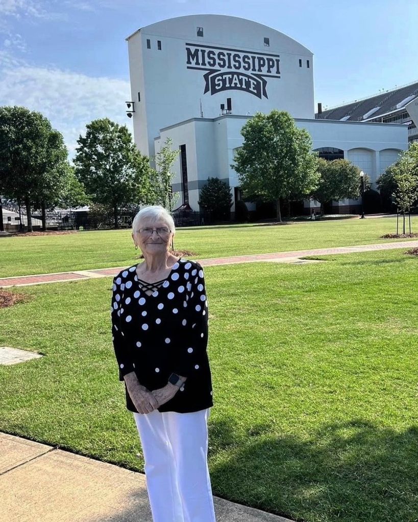 Mary Elizabeth Tharp