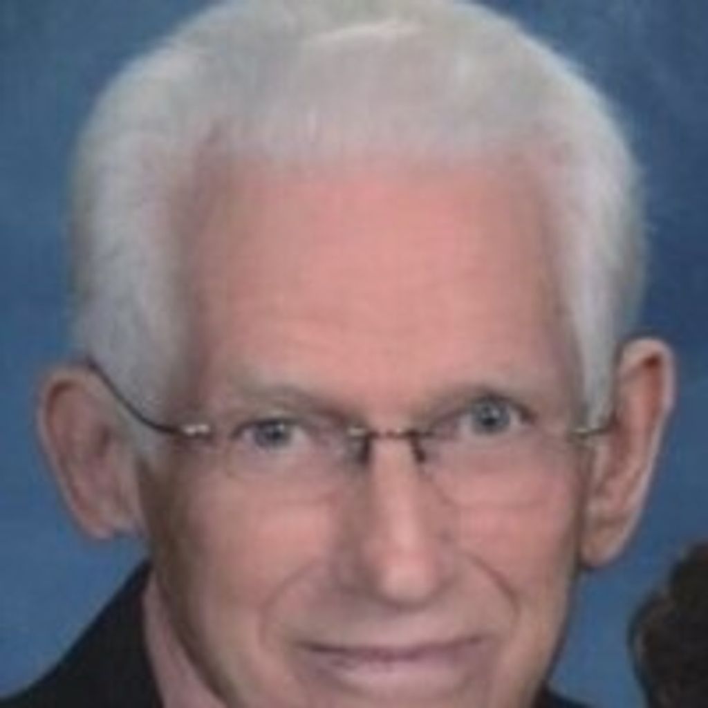 Lee E. Loomis