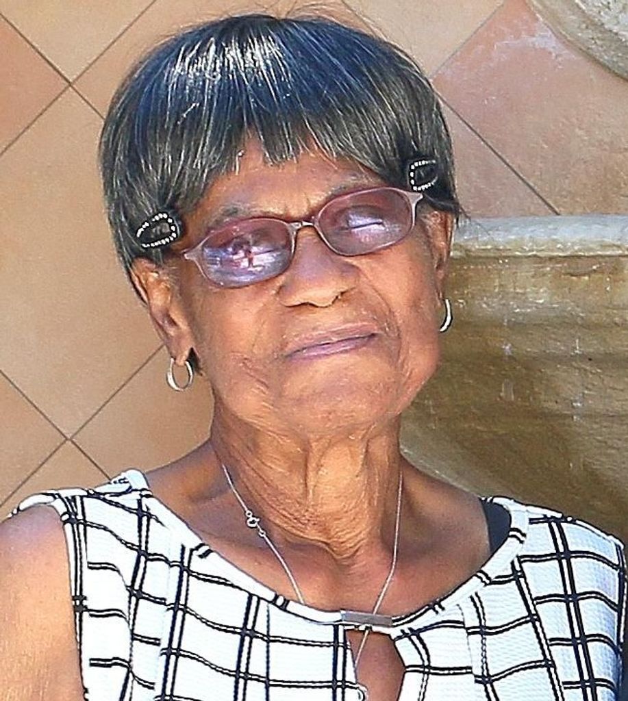 Ruth  Mills 