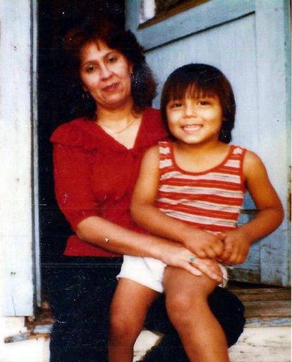 Yolanda C. Gonzalez photo gallery thumbnail 94 of 357