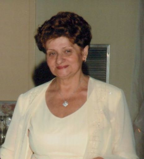 Julia Zborowski photo gallery thumbnail 1 of 1