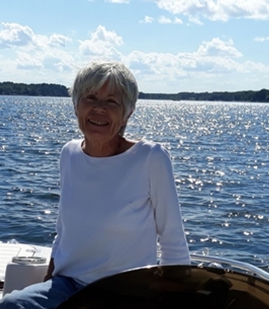 Linda Youngs Profile Photo