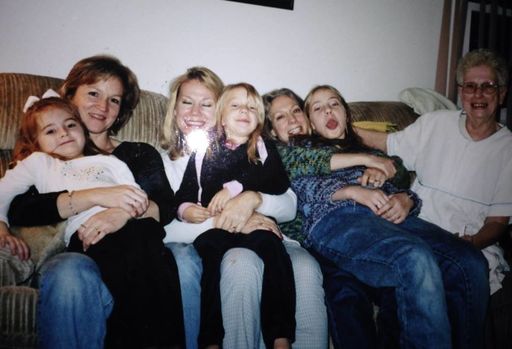 Elaina Anderson photo gallery thumbnail 23 of 70