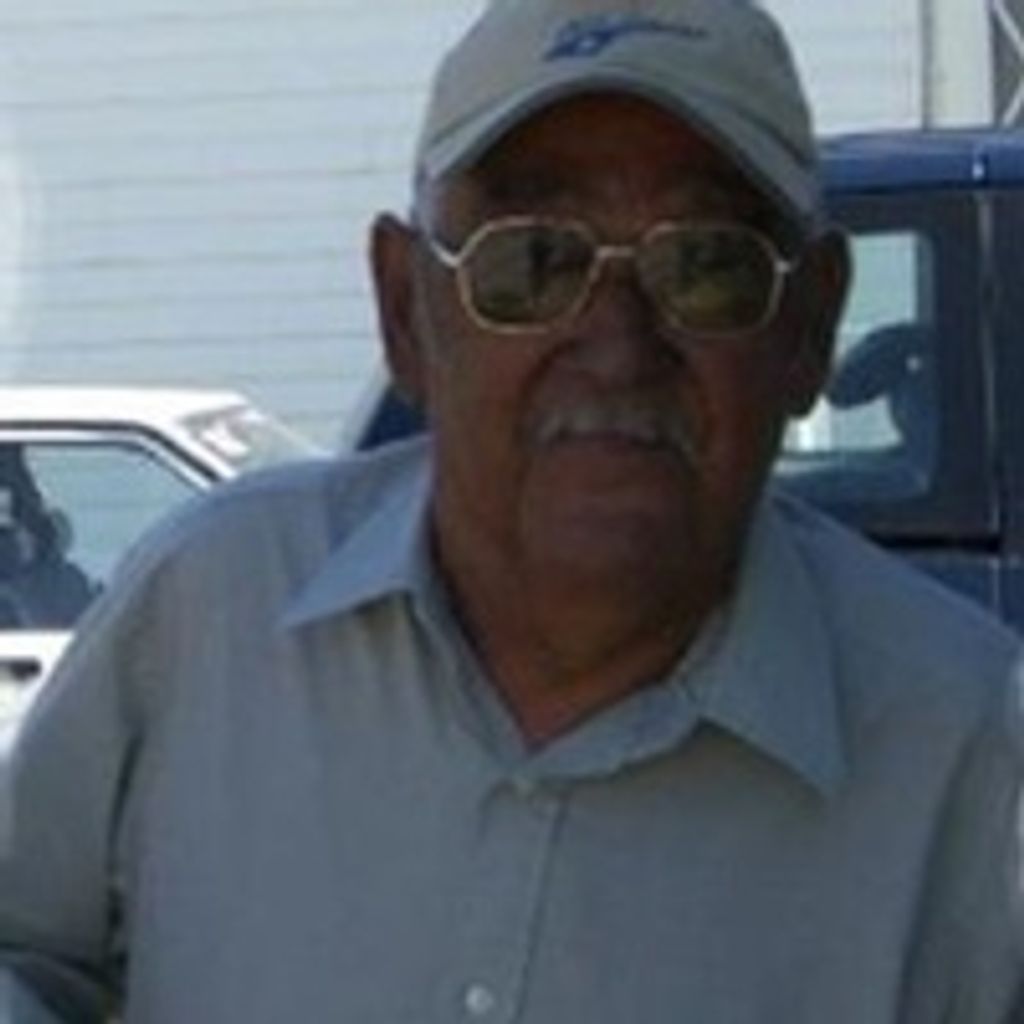 Leopoldo Flores
