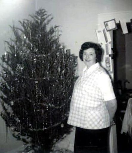 Ruth Alice Sizemore photo gallery thumbnail 16 of 50