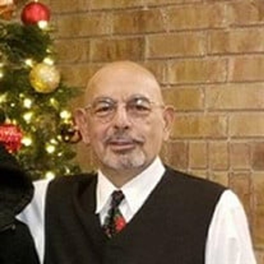 Daniel M Medina