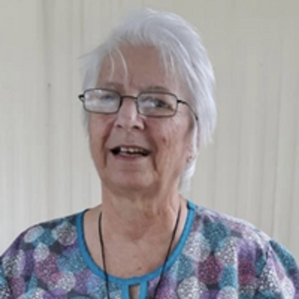 Theresa L Lucia