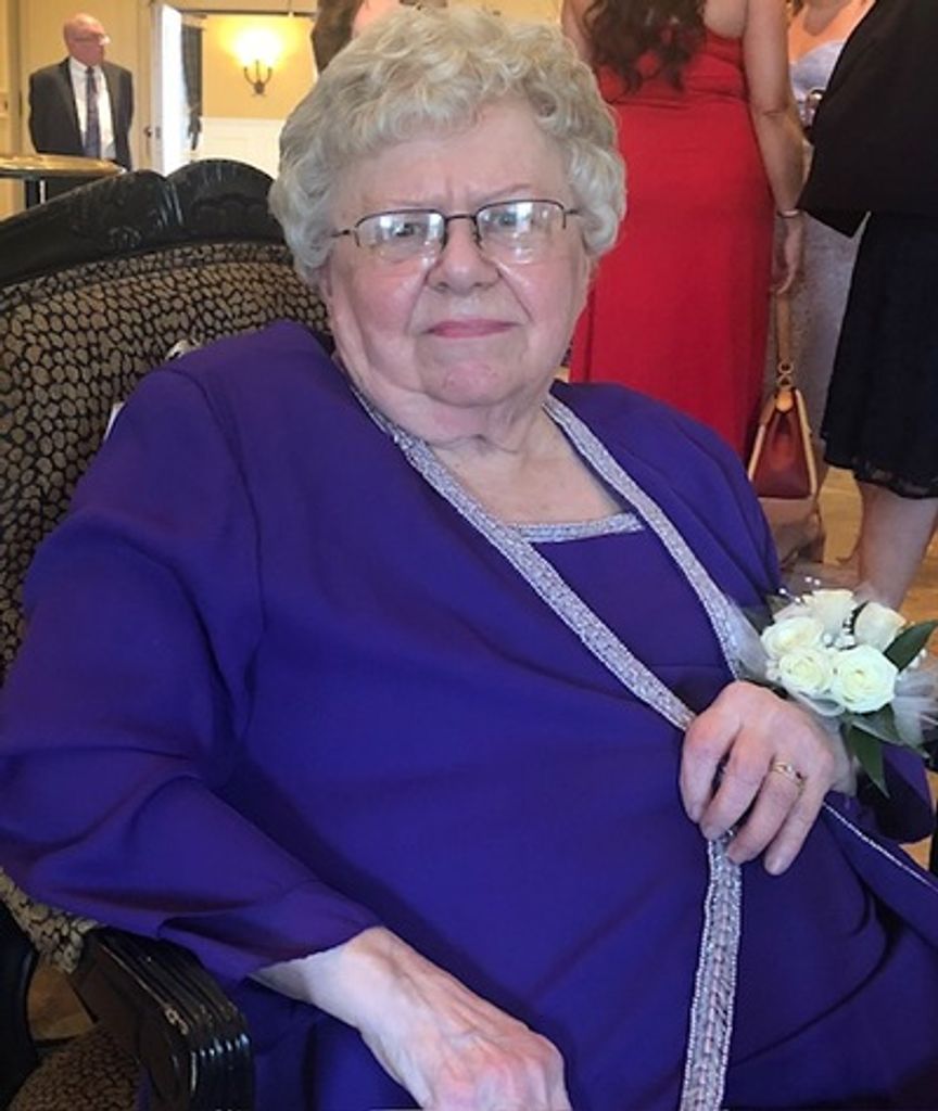 Stella Kelly Profile Photo