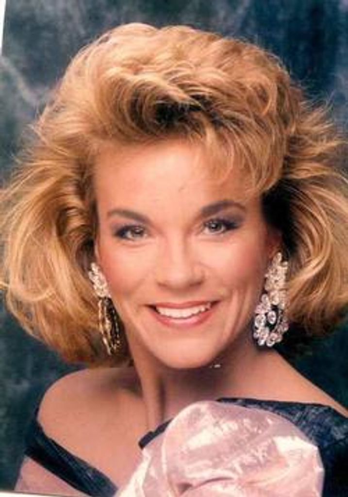 Lesa R Cox