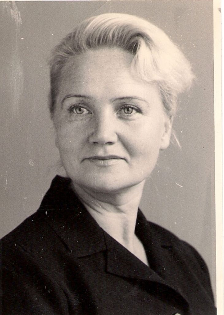 Nina (Robinson)  Lipovskaya