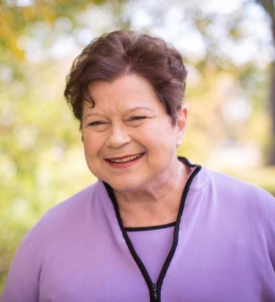 Vanessa Elena Dering Profile Photo