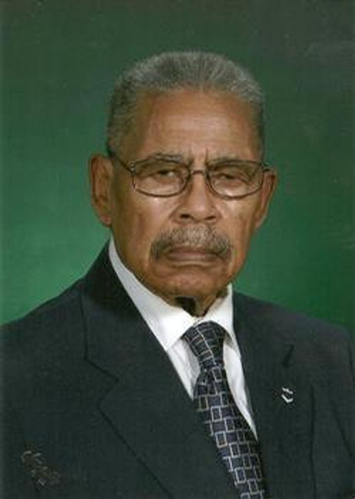 Lester J Malveaux