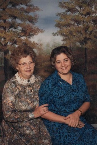 Edna Susan "Sue" Pruitt photo gallery thumbnail 5 of 19