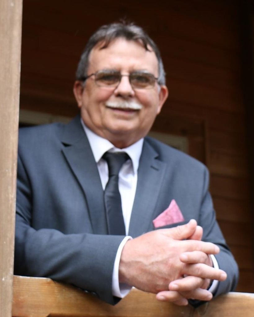 Earl Devon Taylor Profile Photo