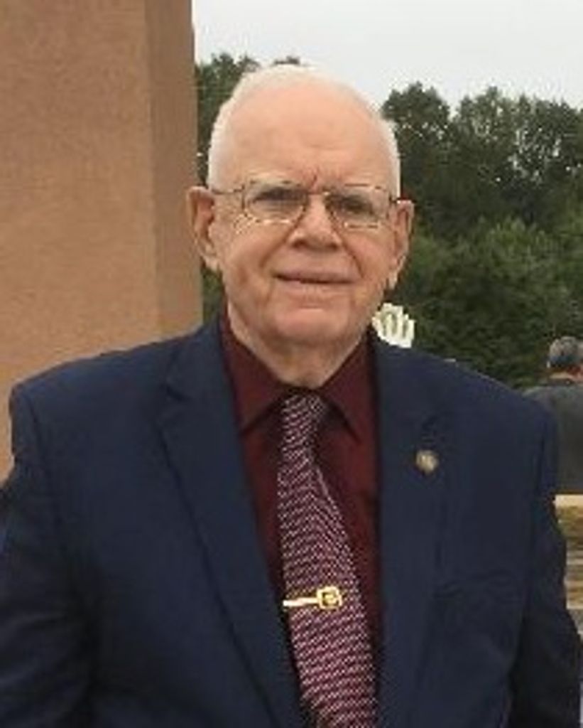 M. Tom Newcomb Profile Photo