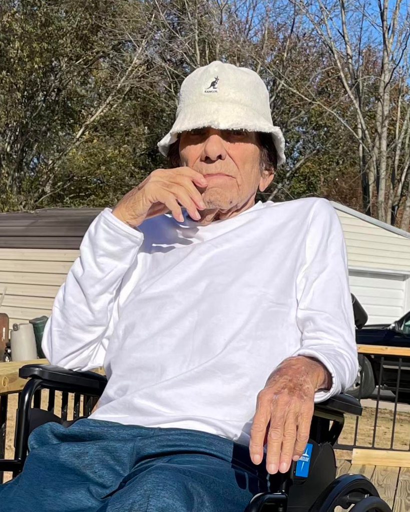 Dennis Cleo Hixson Profile Photo