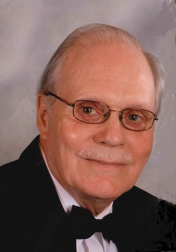 Roger L. Wollen Profile Photo