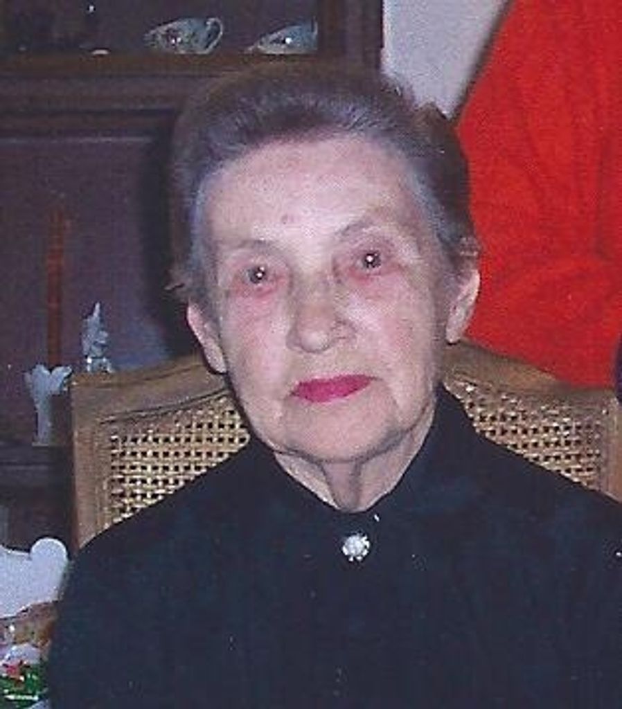 Orla Garnet Kelly Profile Photo