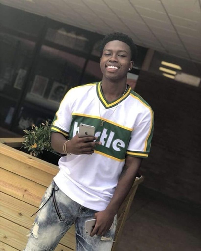 Dequavion "Dee" Lewis Profile Photo