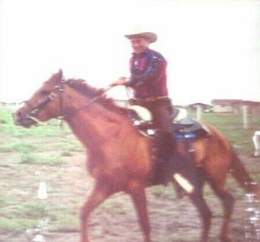 Santos Valdez Sr. photo gallery thumbnail 128 of 151