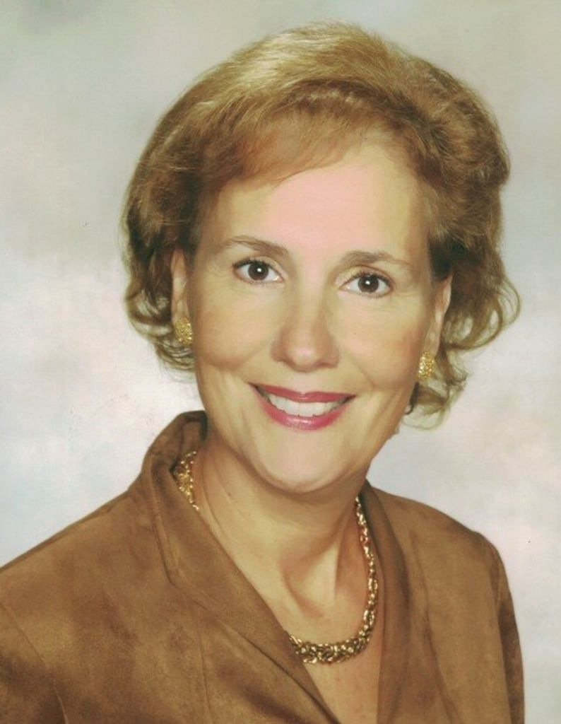 Elena Bentey Profile Photo
