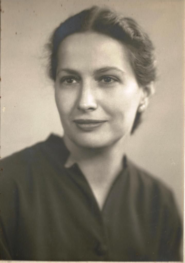 Esther Shelley