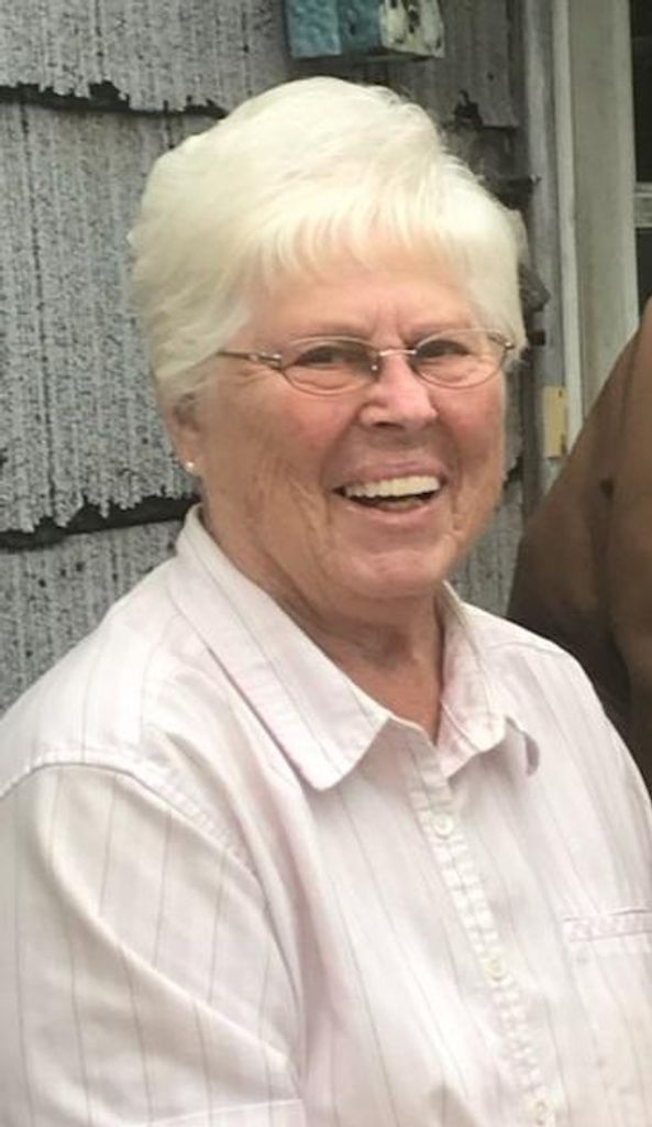 Della (Vicich)  Wawerski Profile Photo