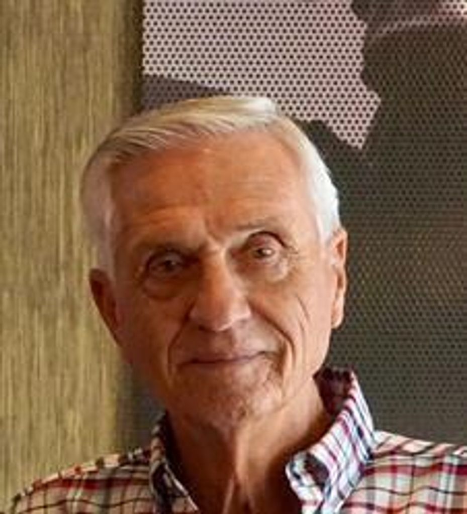 Richard J. Holoubek Profile Photo