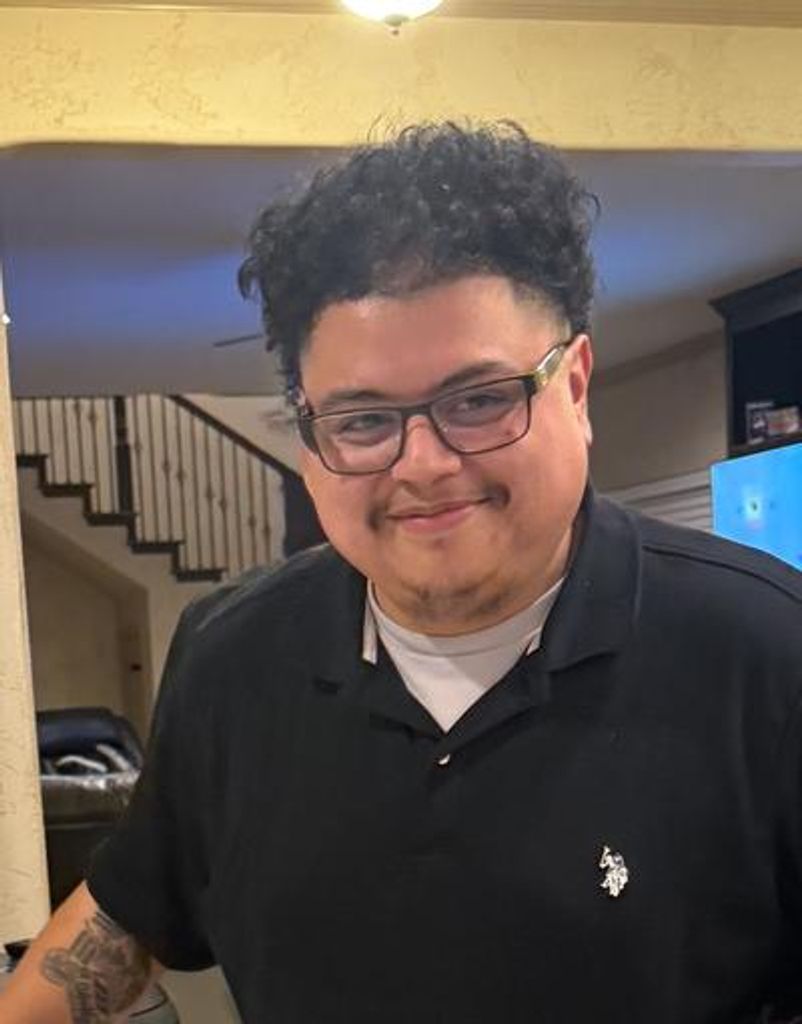 Alejandro Gonzalez Profile Photo