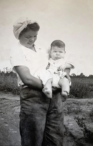 Mary Mills photo gallery thumbnail 23 of 103