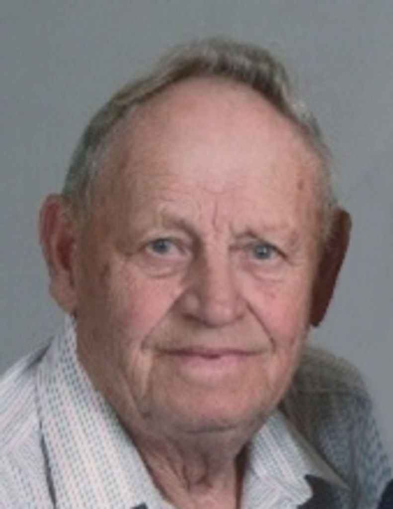Robert "Bob" Earl Peterson