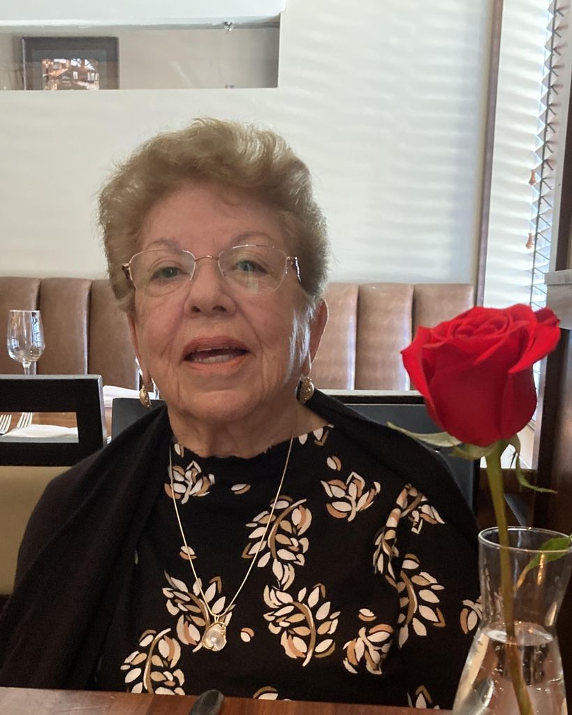 Madeline Lyons Profile Photo