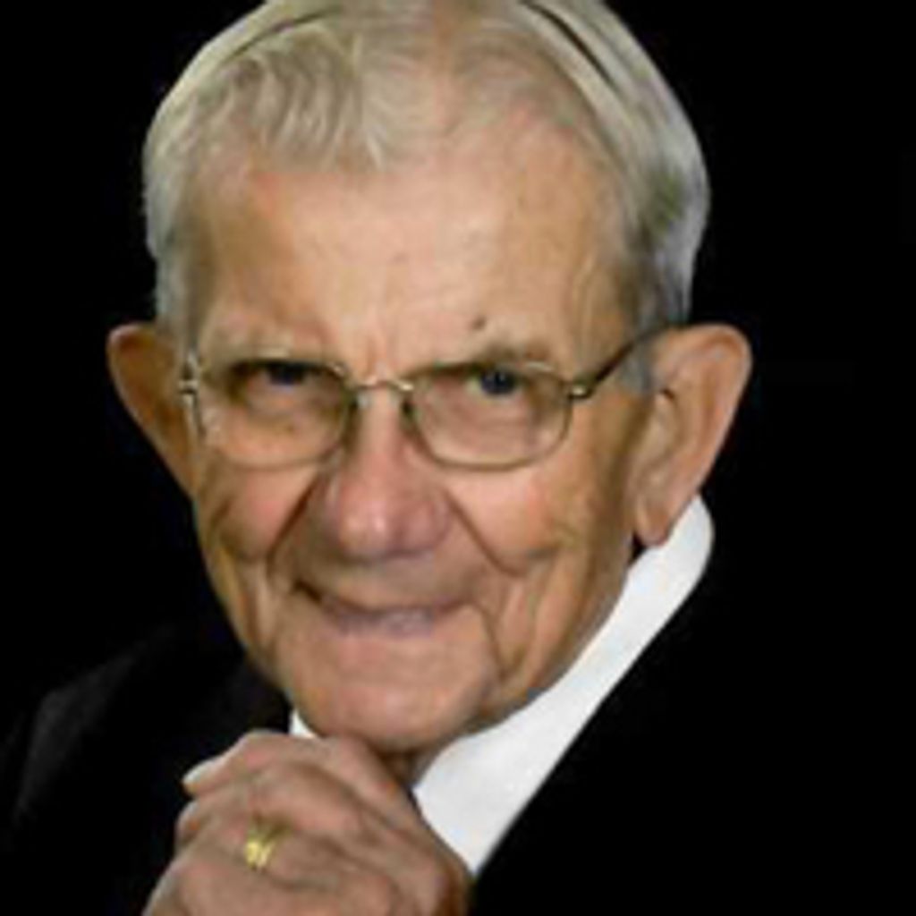 Nicholas R. Hoelscher