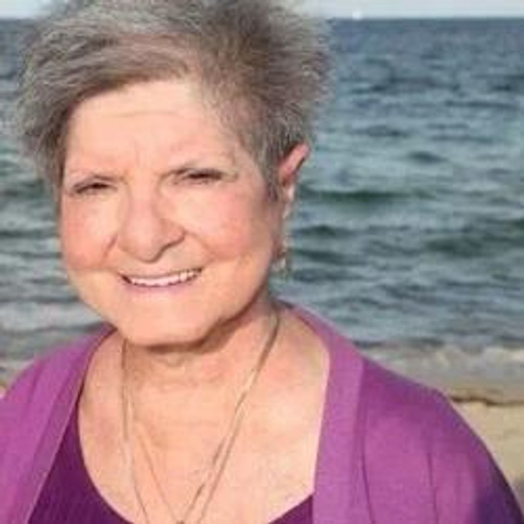 Loretta Manolakos