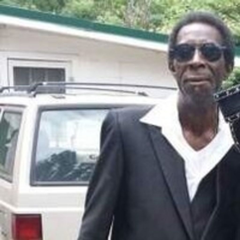Robert 'Junior' Manuel