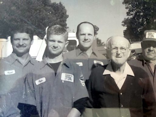 Virgil Elmer Siewert photo gallery thumbnail 64 of 202