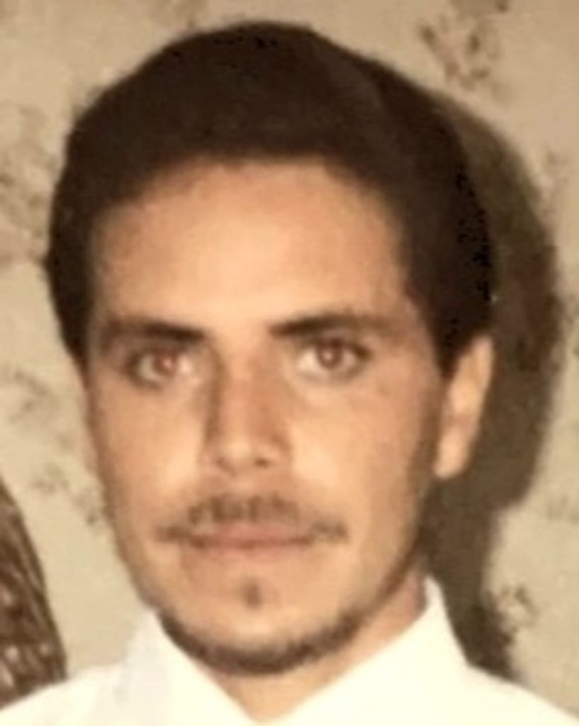 Robert Acosta Tarin
