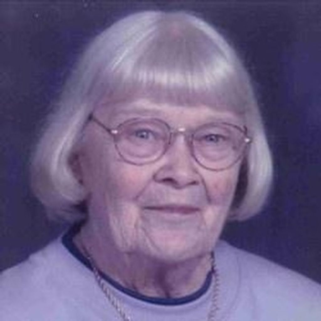 Elizabeth Arnold Profile Photo