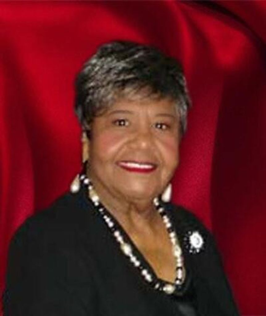 Evelyn Nicholson Profile Photo