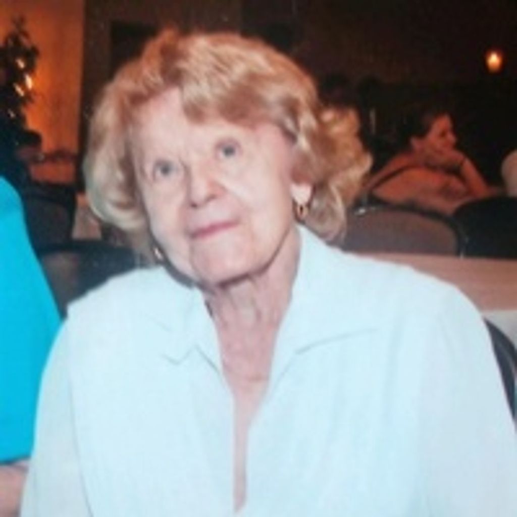 Estelle Rychwa Profile Photo