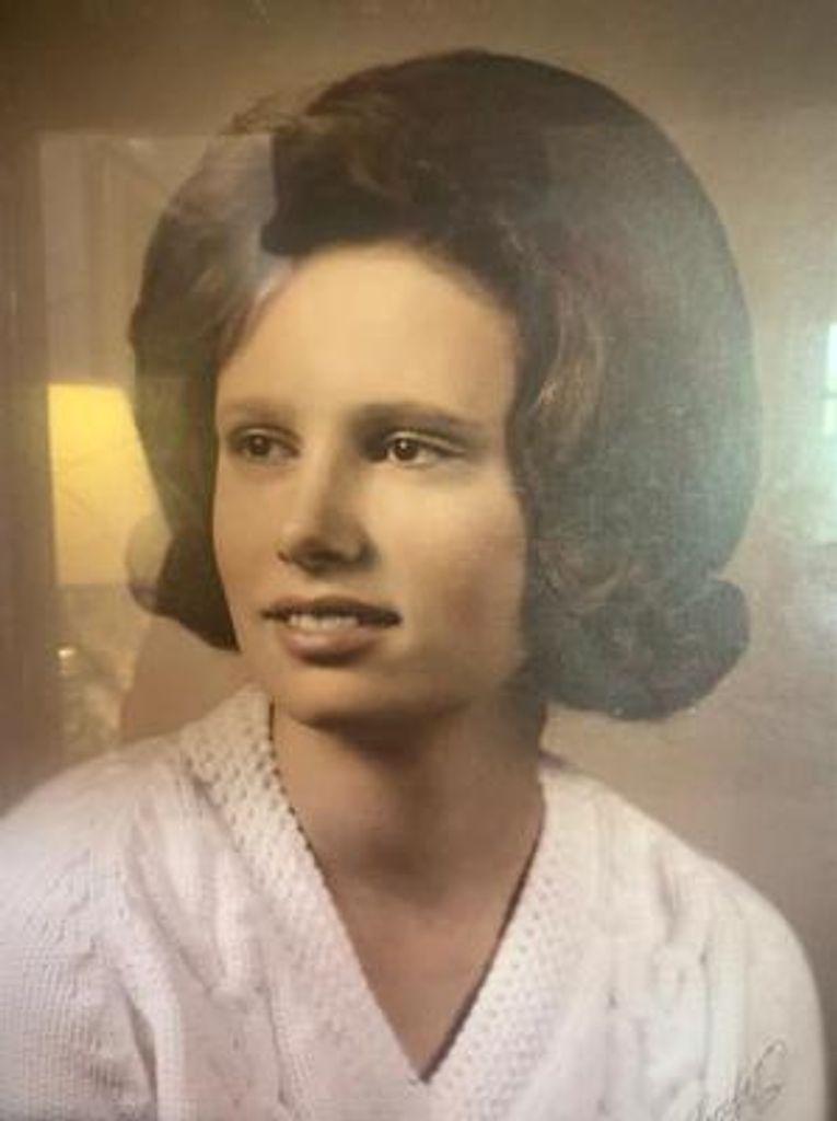 Linda Elaine Comstock Profile Photo