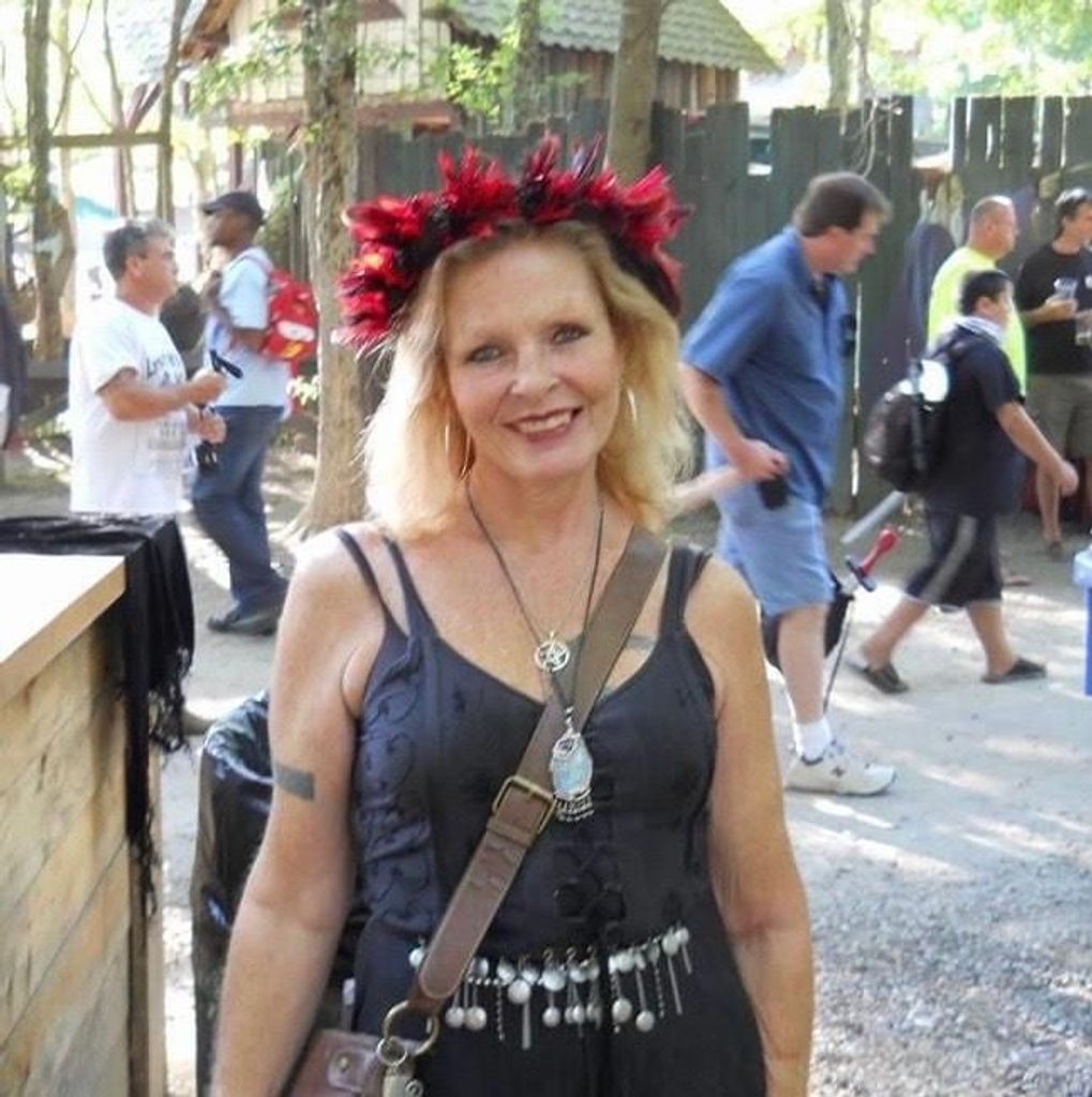 Lori E. (Leif) Chisholm