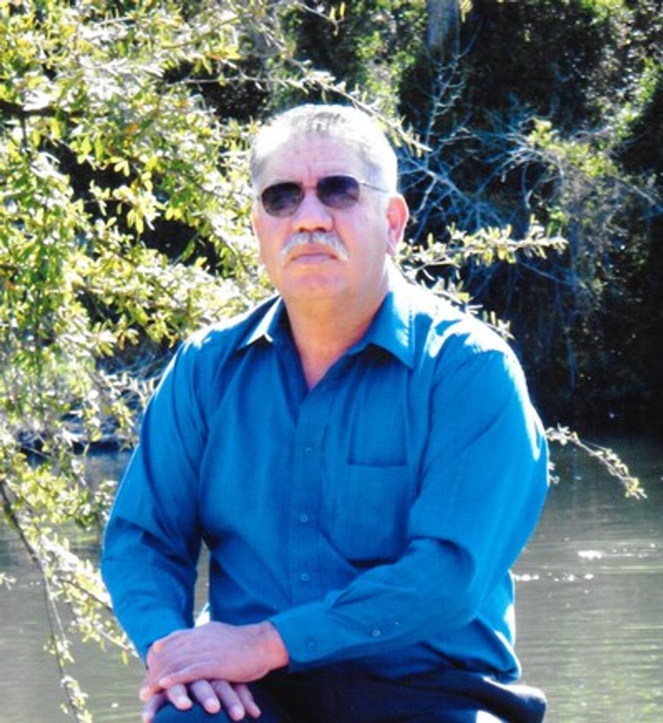 Manuel Luna Profile Photo