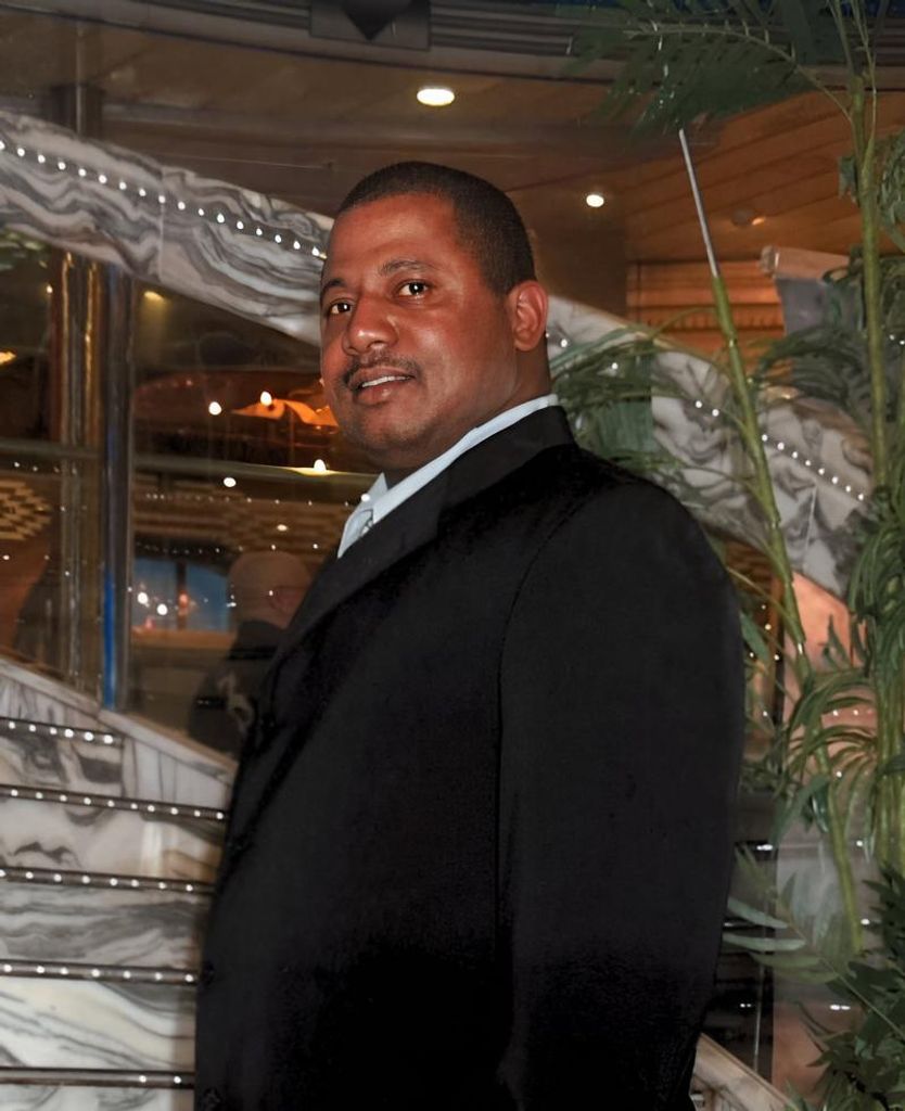 Dexter Lee Thomas Profile Photo