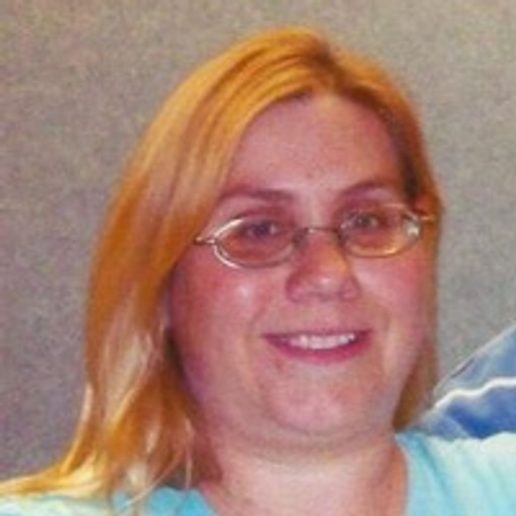 Carolyn M Wade