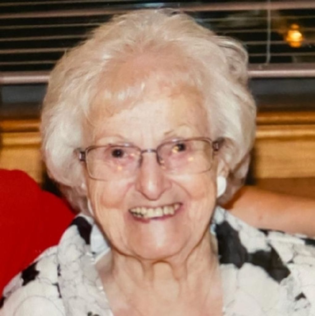 Mary Ellen Hoelle Profile Photo