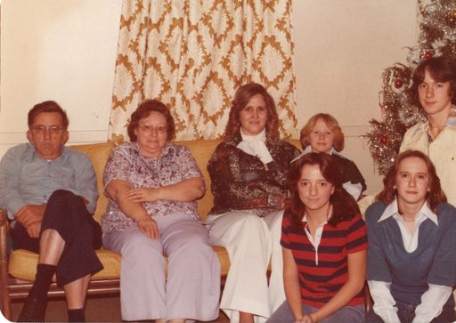 Brenda (Akin)  Luttrell photo gallery thumbnail 5 of 50